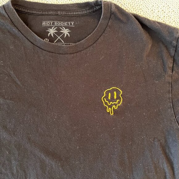 RIOT SOCIETY Melting Smile Embroidered Mens T-Shirt - Picture 3 of 4